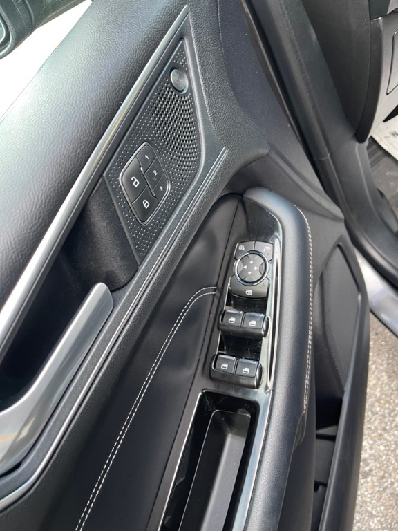 2019 Ford Edge Image 9