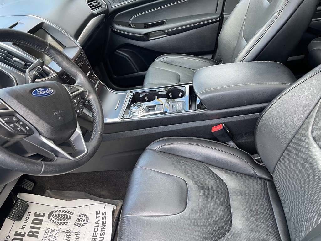 2019 Ford Edge Image 12