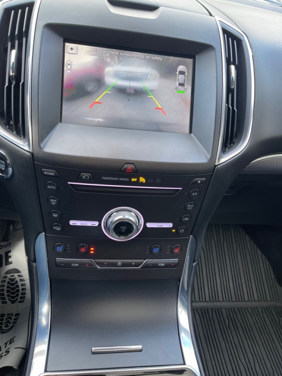 2019 Ford Edge Image 18