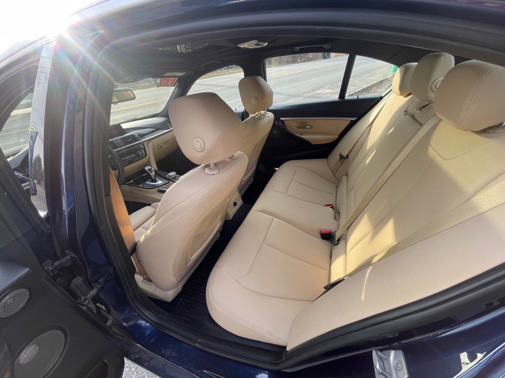 2018 BMW 3 Series Image 15