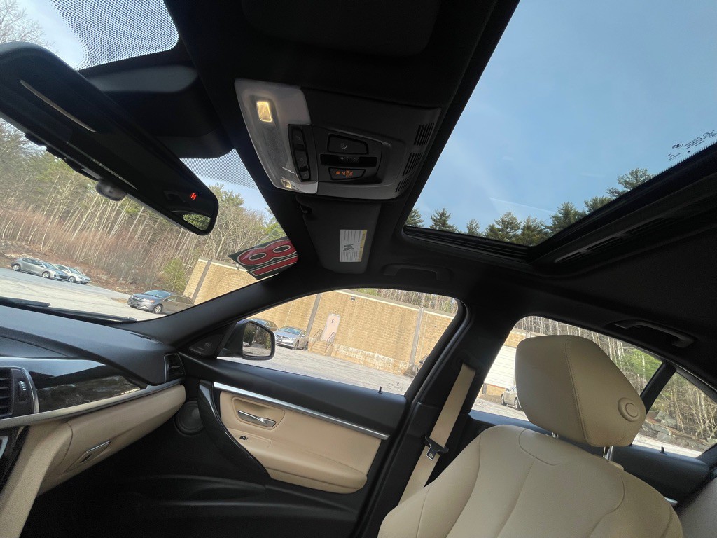 2018 BMW 3 Series Image 17