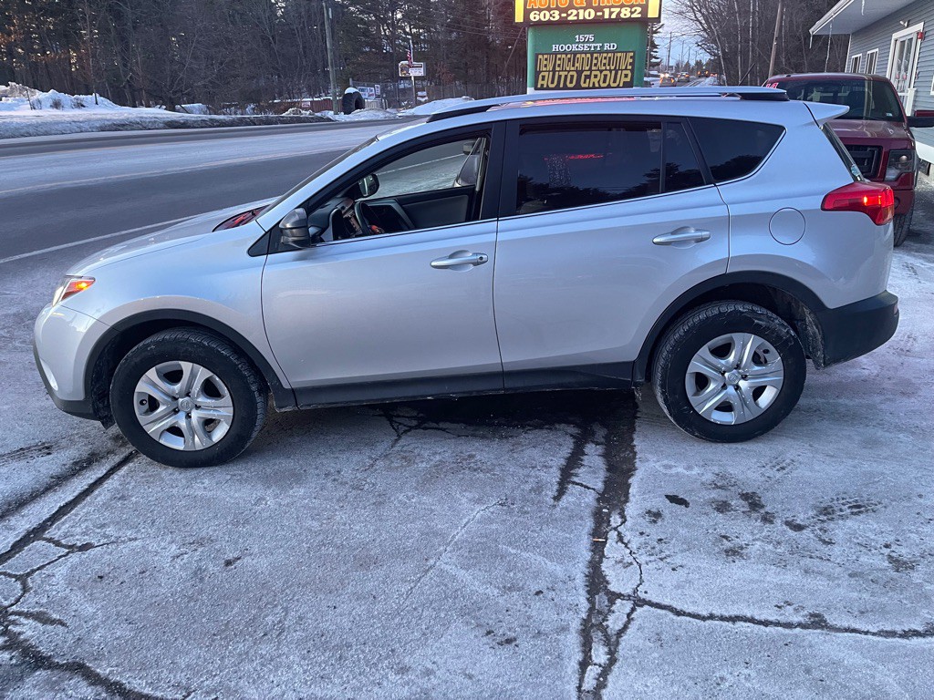 2015 Toyota Rav4 Image 2