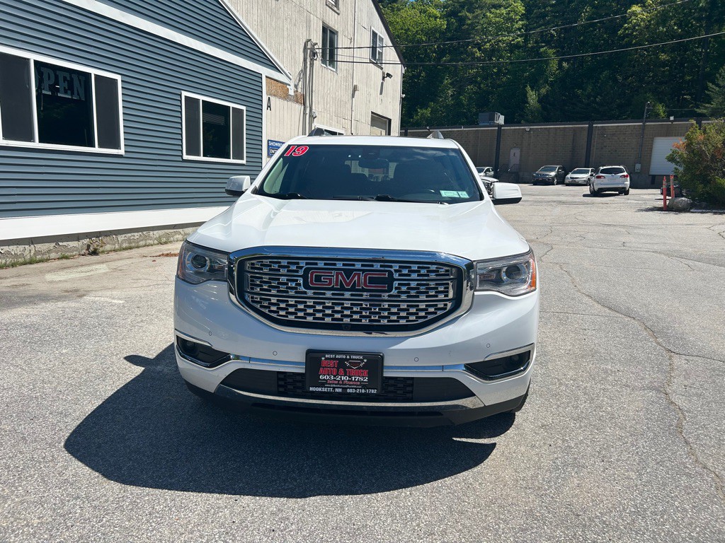 2019 GMC Acadia Image 2