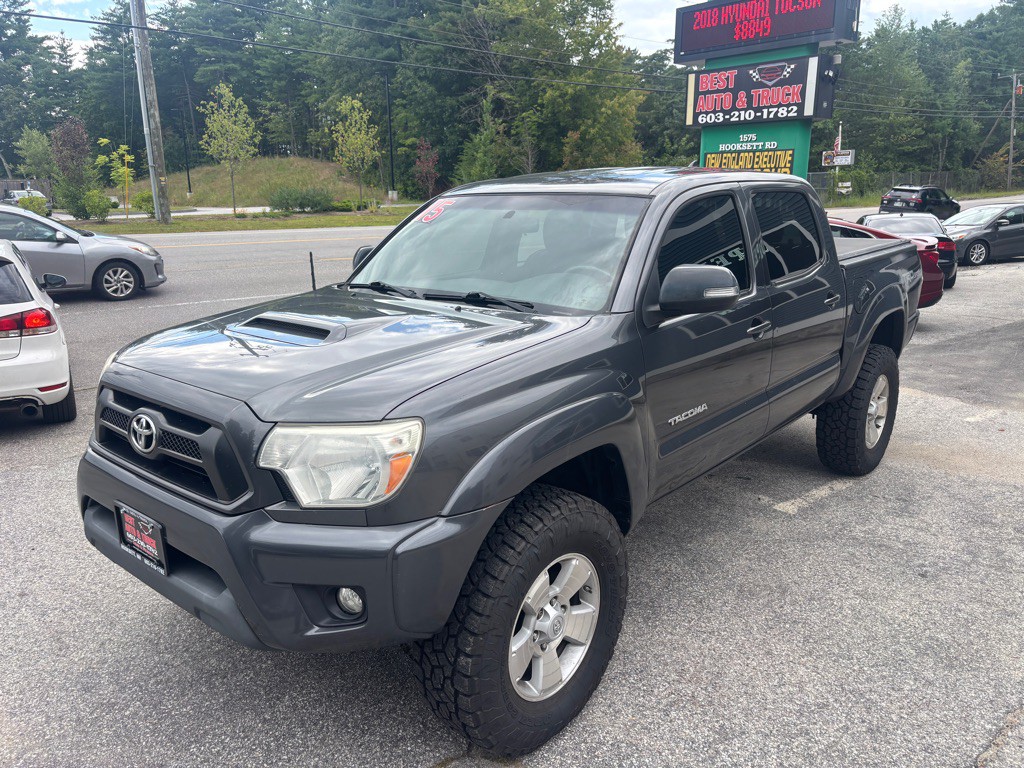 2015 Toyota Tacoma Image 1