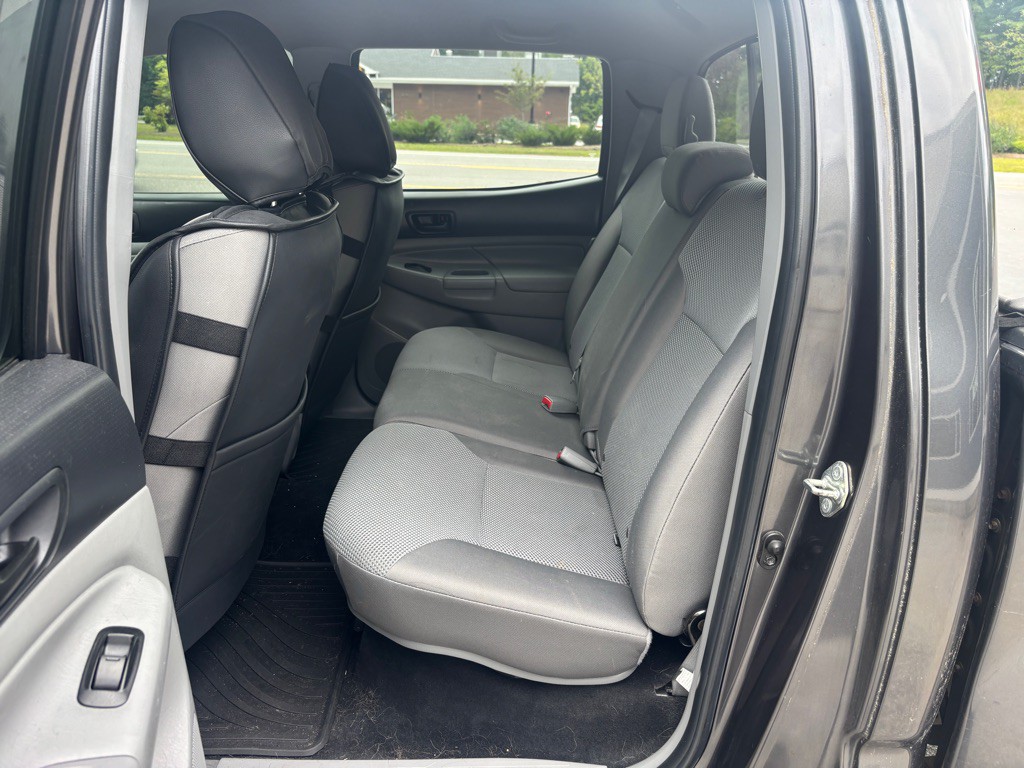2015 Toyota Tacoma Image 12