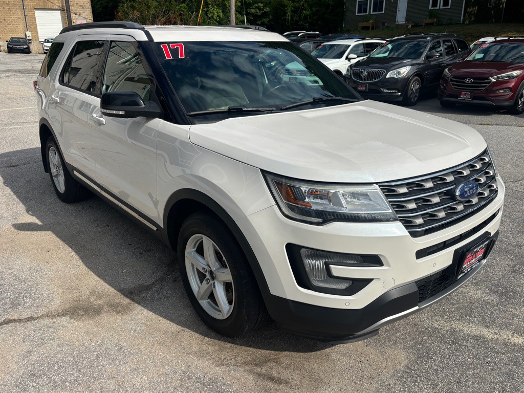 2017 Ford Explorer Image 1