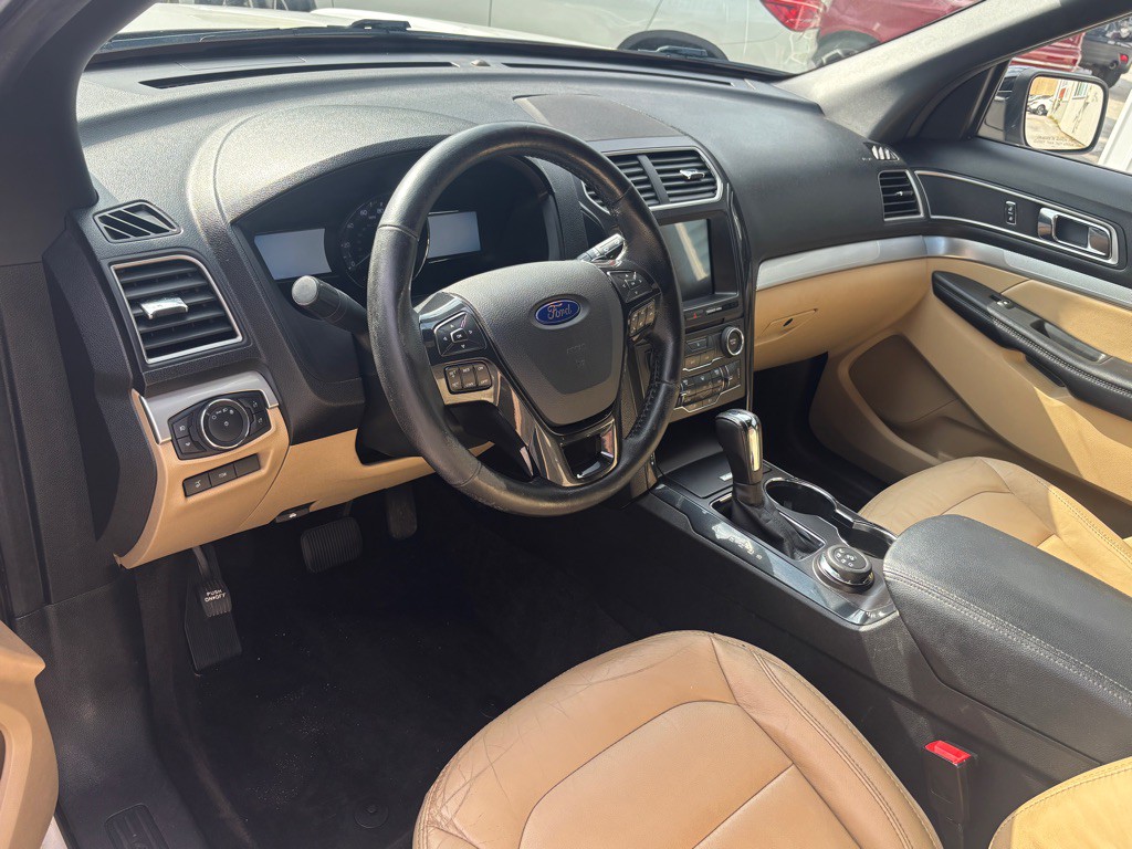 2017 Ford Explorer Image 9