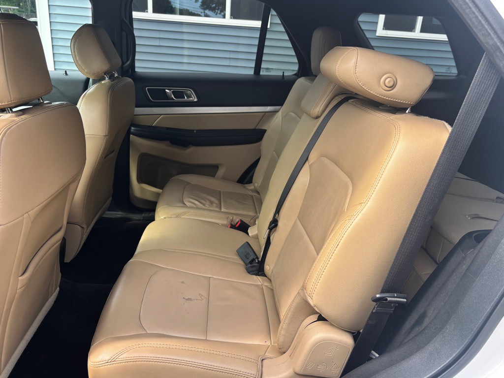 2017 Ford Explorer Image 12