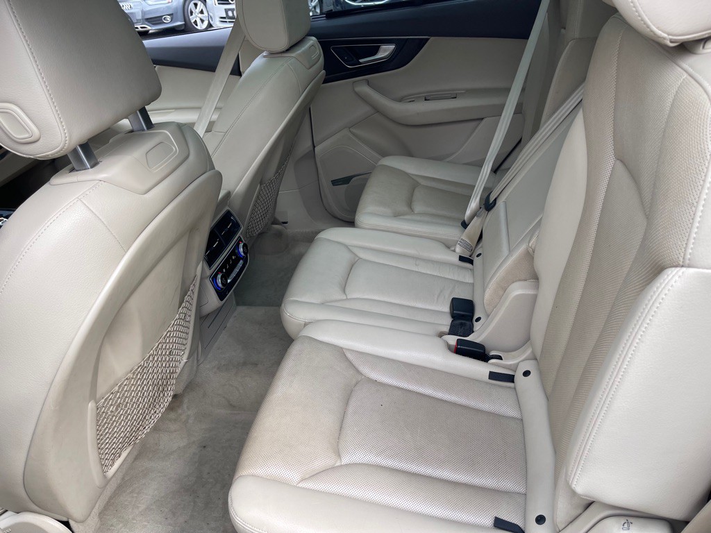 2017 Audi Q7 Image 10