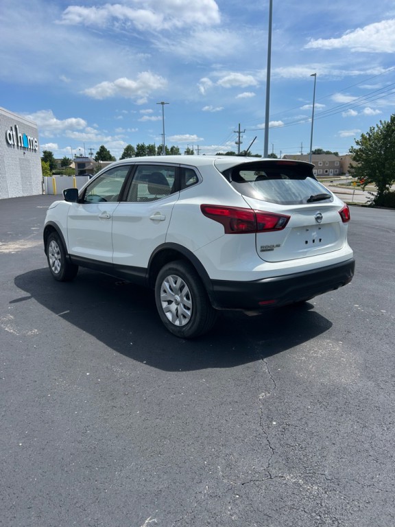 2018 Nissan Rogue Image 2