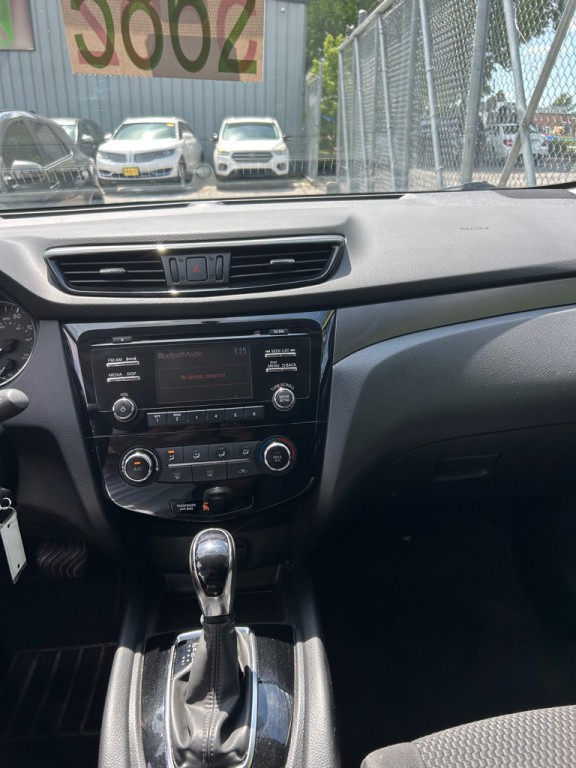 2018 Nissan Rogue Image 10