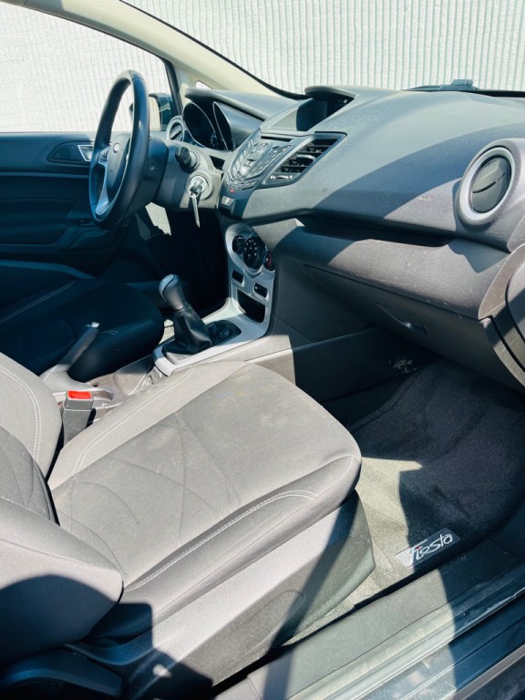 2016 Ford Fiesta Image 8