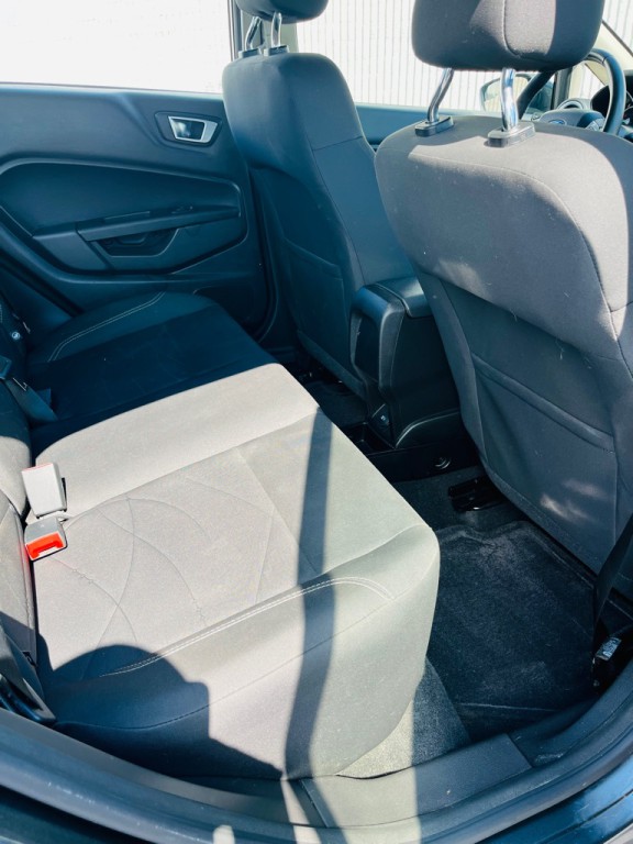 2016 Ford Fiesta Image 10
