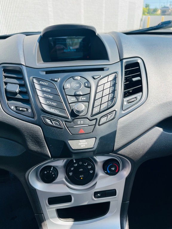 2016 Ford Fiesta Image 11