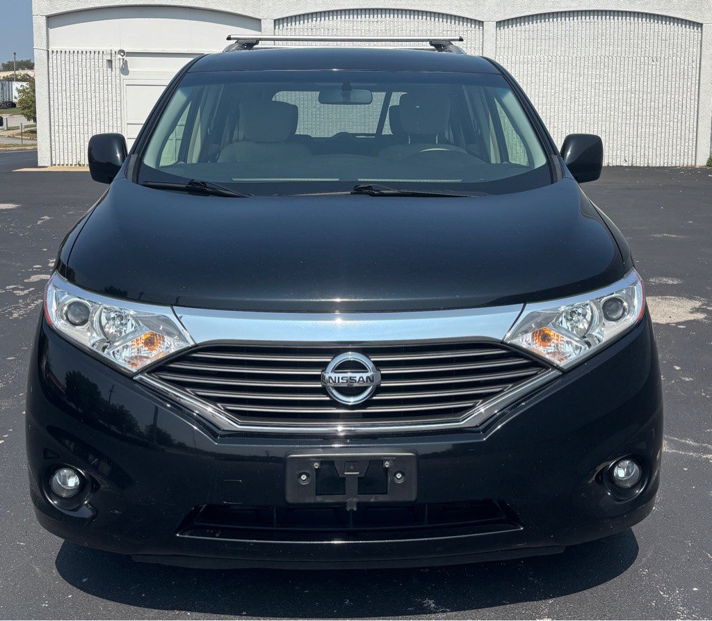 2017 Nissan Quest Image 1