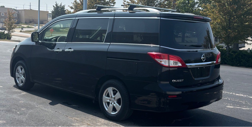 2017 Nissan Quest Image 3