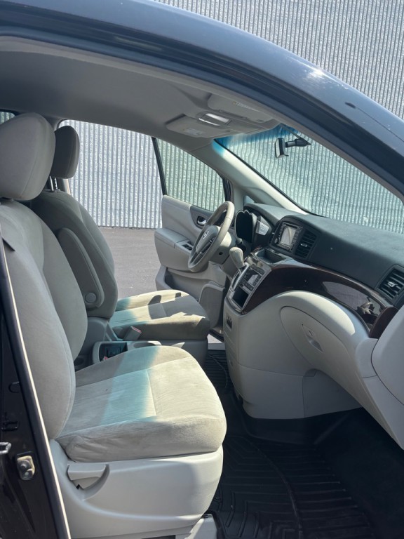 2017 Nissan Quest Image 12