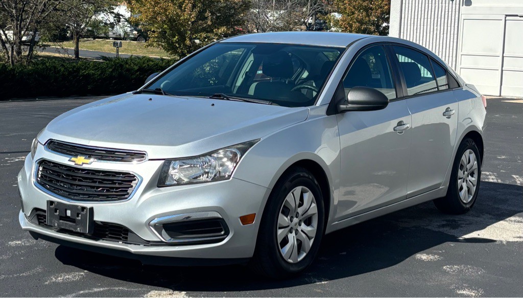 2015 Chevrolet Cruze Image 2