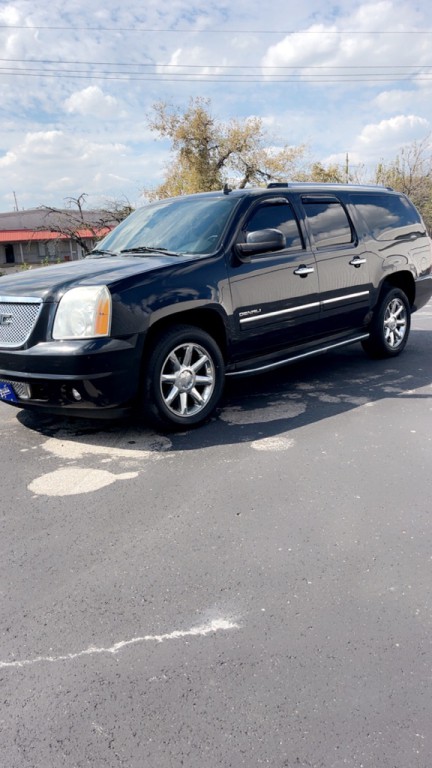 2011 GMC Yukon Image 1