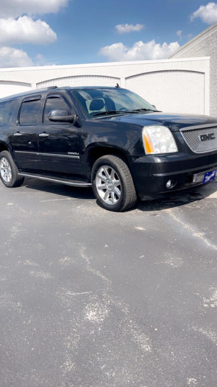 2011 GMC Yukon Image 2