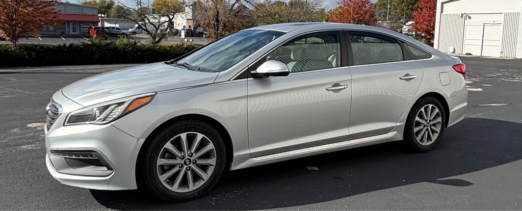 2016 Hyundai Sonata Image 2