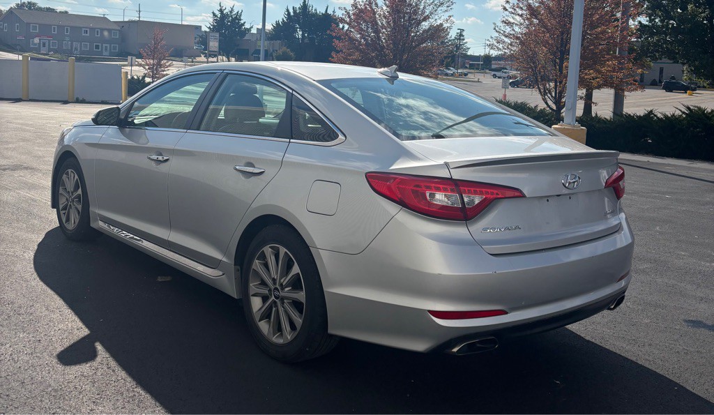 2016 Hyundai Sonata Image 3