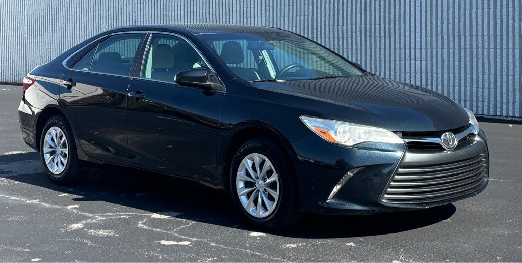 2015 Toyota Camry Image 2