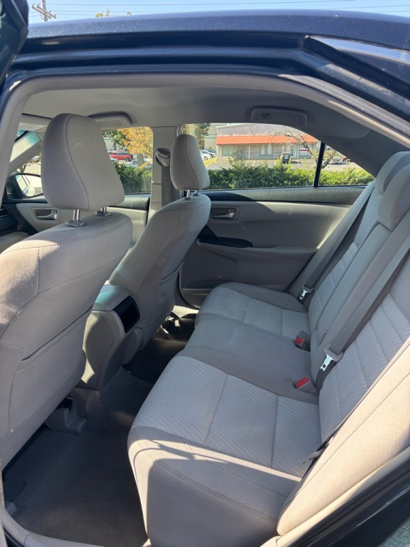 2015 Toyota Camry Image 9