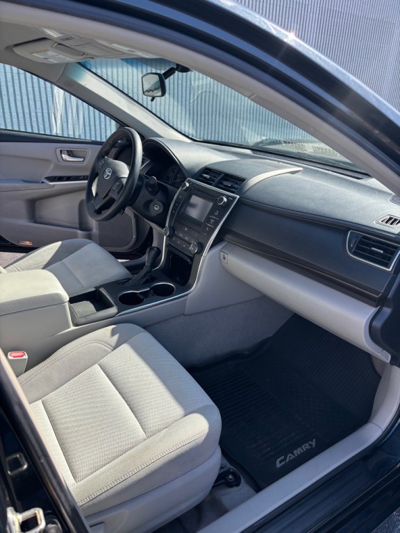 2015 Toyota Camry Image 11