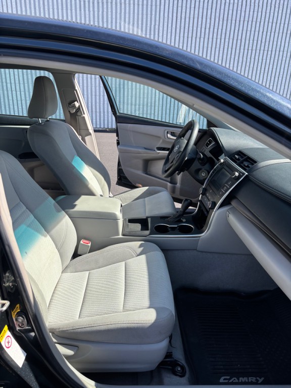2015 Toyota Camry Image 12