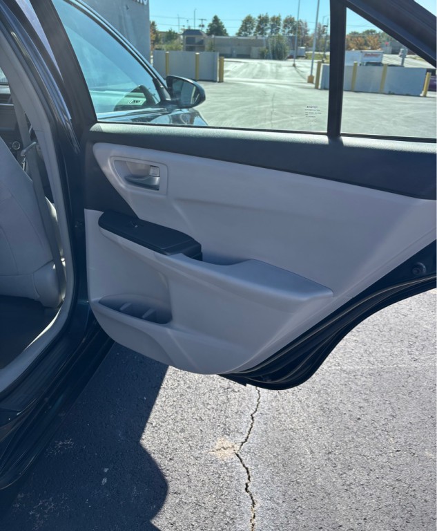 2015 Toyota Camry Image 13