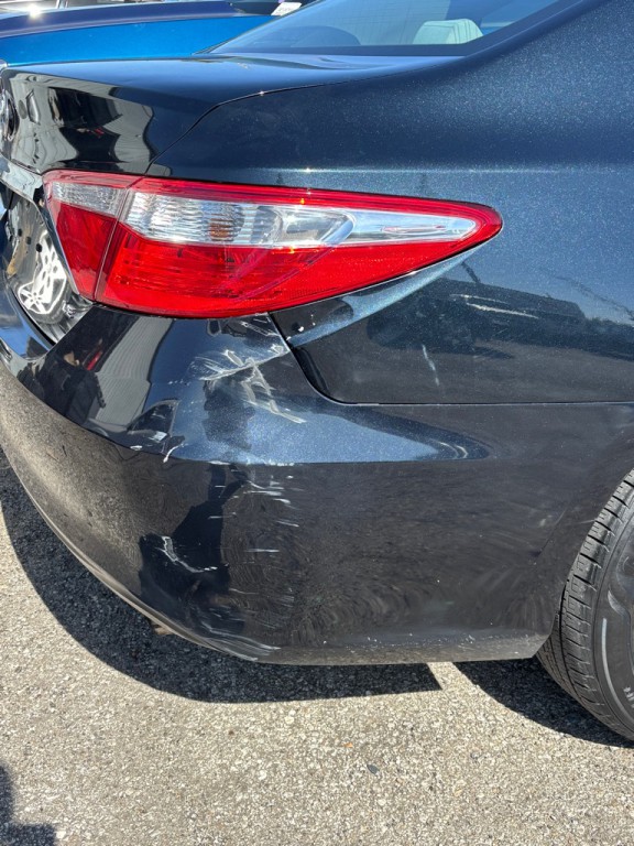 2015 Toyota Camry Image 16