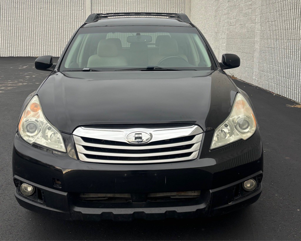 2010 Subaru Outback Image 1