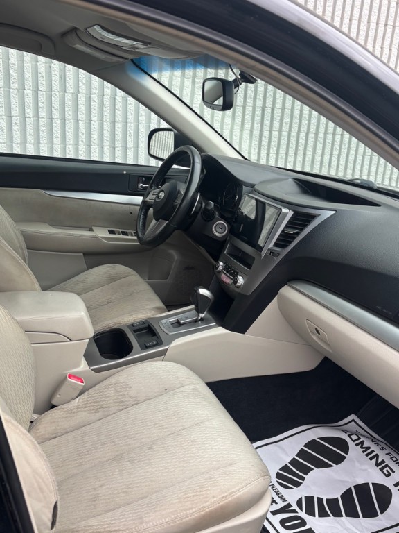 2010 Subaru Outback Image 6