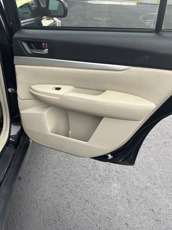 2010 Subaru Outback Image 9