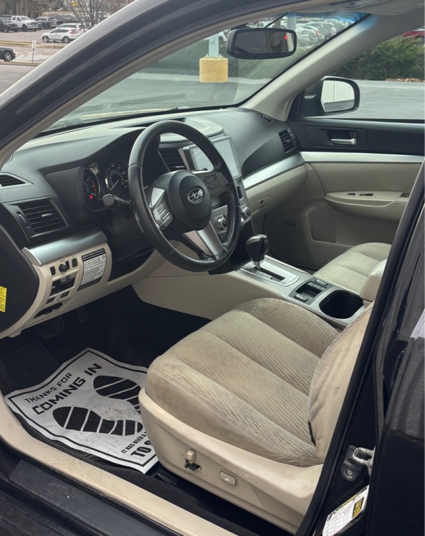 2010 Subaru Outback Image 12
