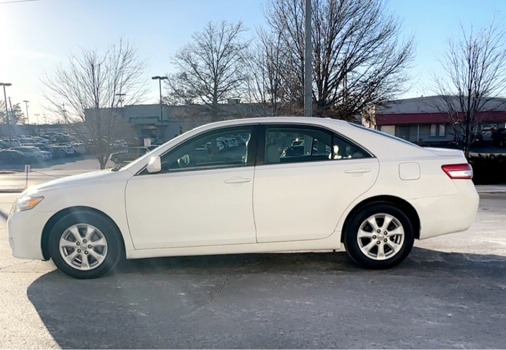 2011 Toyota Camry Image 3