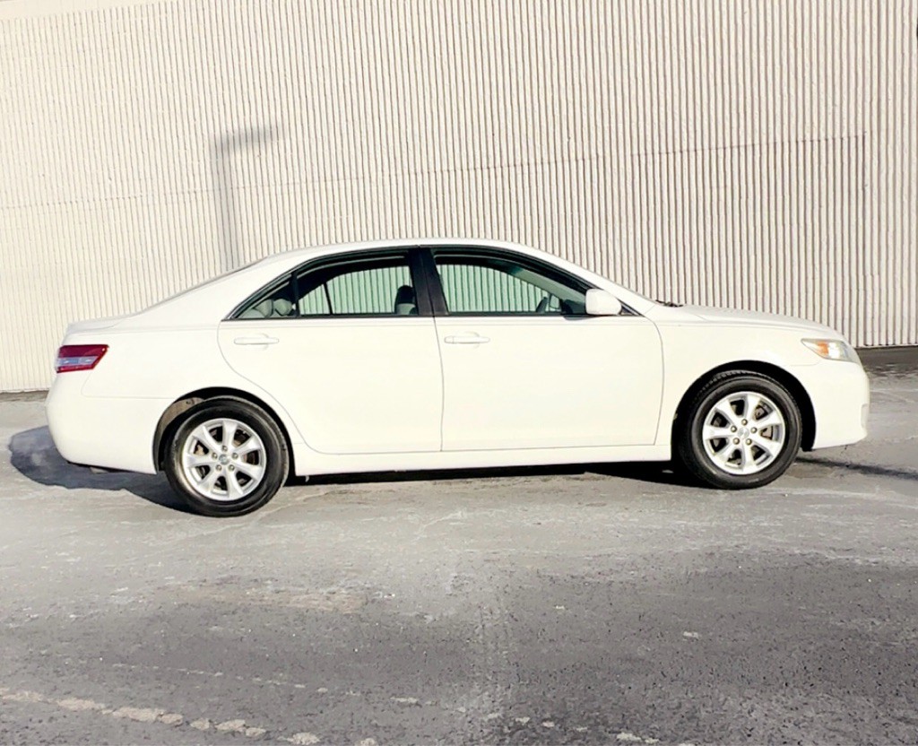 2011 Toyota Camry Image 4