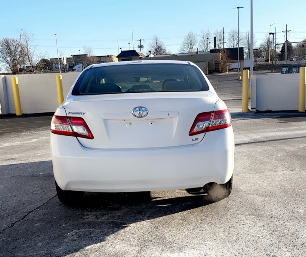 2011 Toyota Camry Image 5