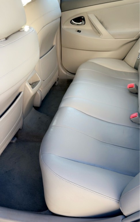 2011 Toyota Camry Image 8