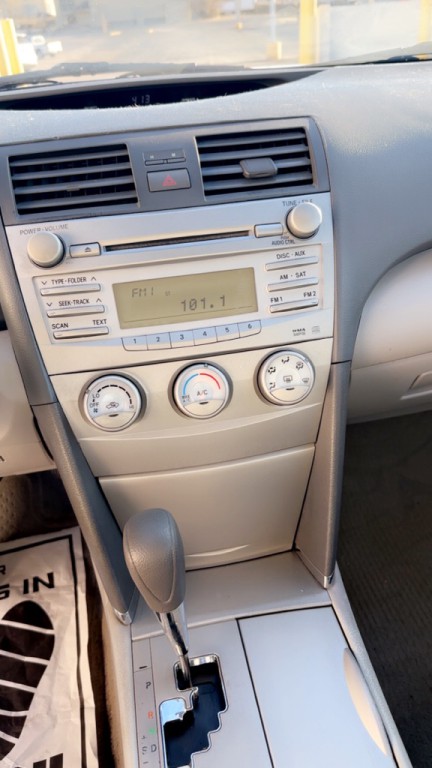 2011 Toyota Camry Image 10