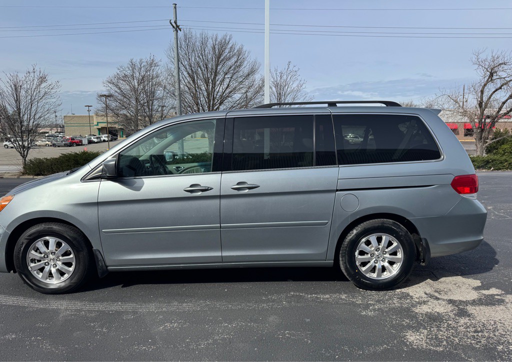 2008 Honda Odyssey Image 2