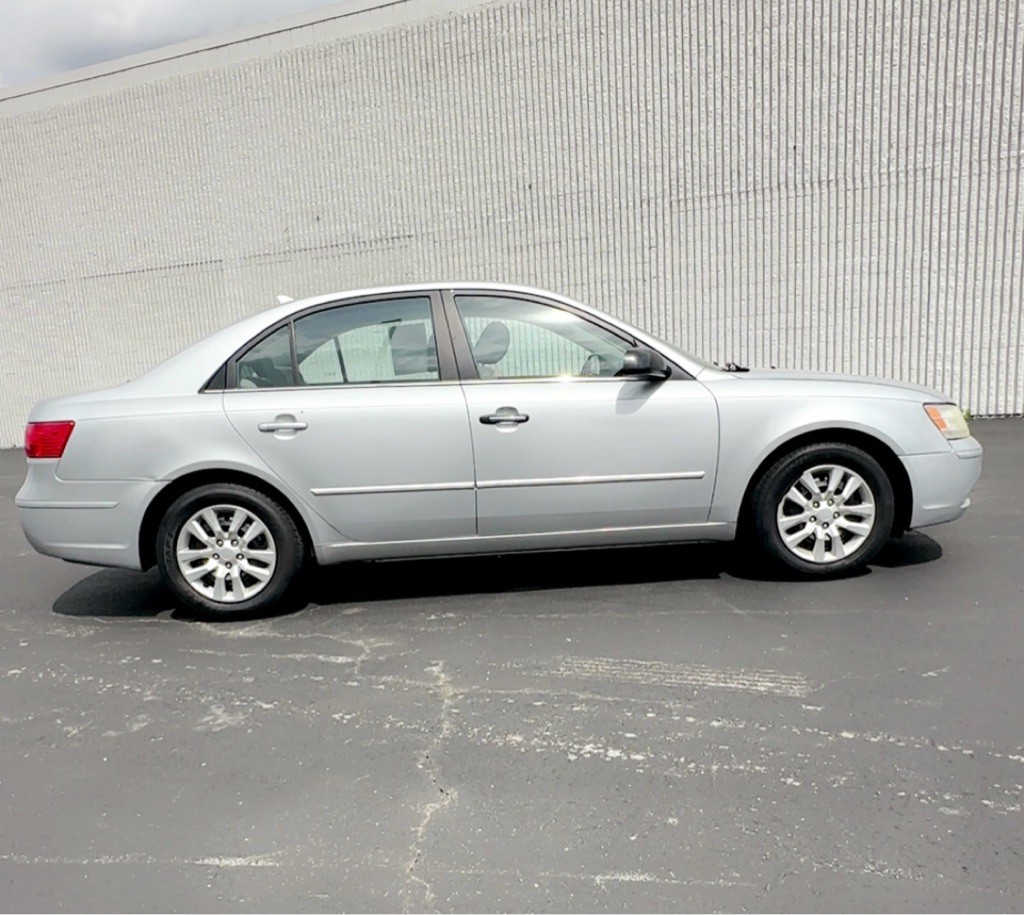 2010 Hyundai Sonata Image 4