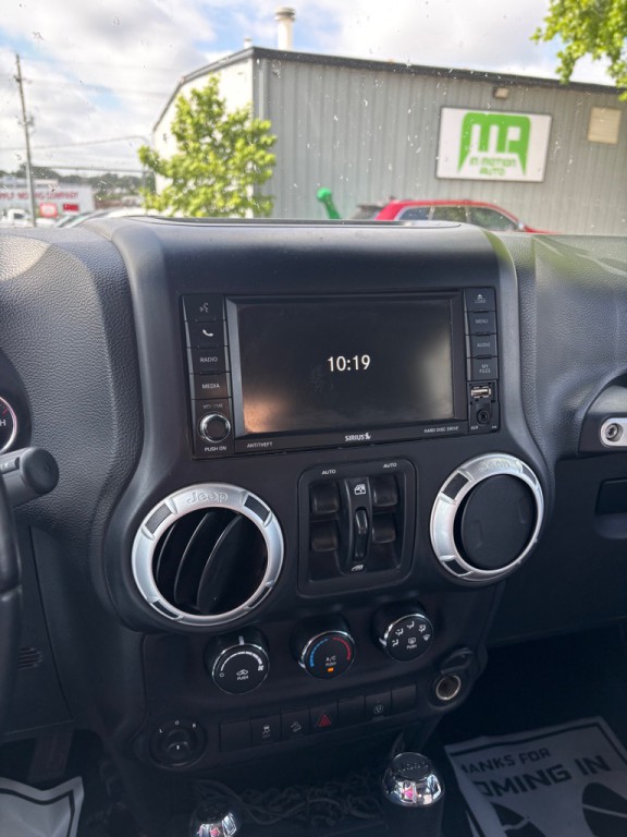 2014 Jeep Wrangler Unlimited Image 17