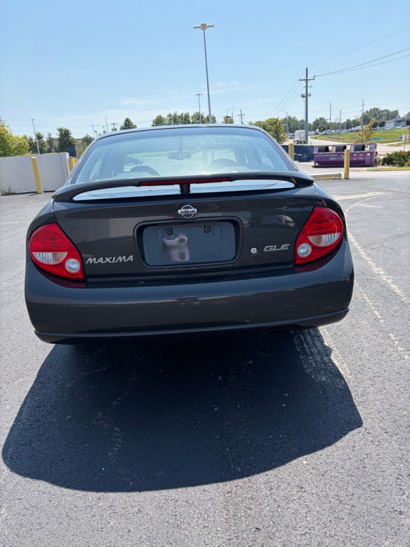 2001 Nissan Maxima Image 4