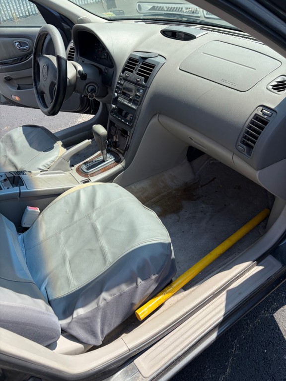 2001 Nissan Maxima Image 8