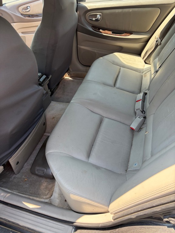 2001 Nissan Maxima Image 9