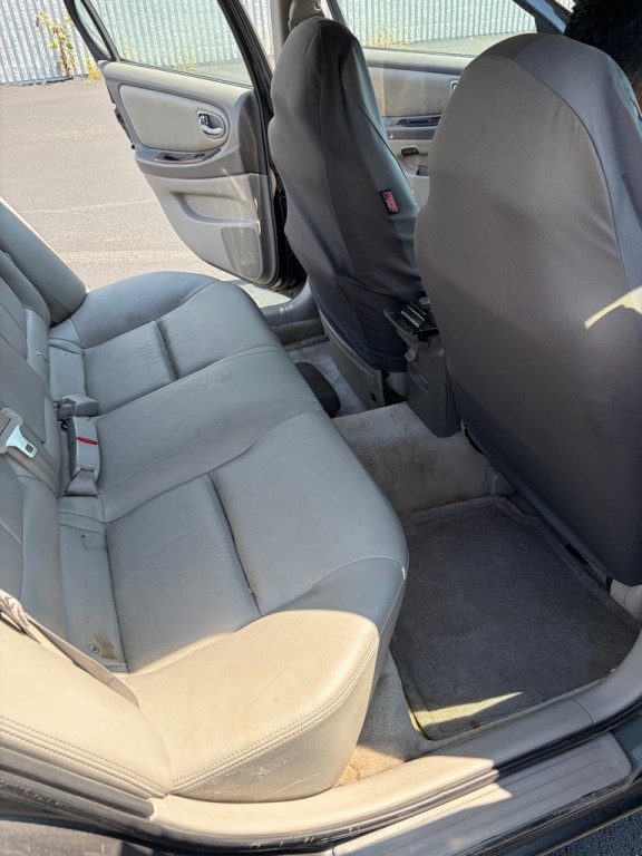 2001 Nissan Maxima Image 10