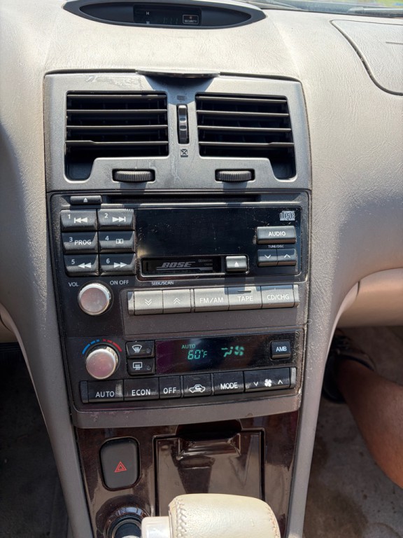 2001 Nissan Maxima Image 11