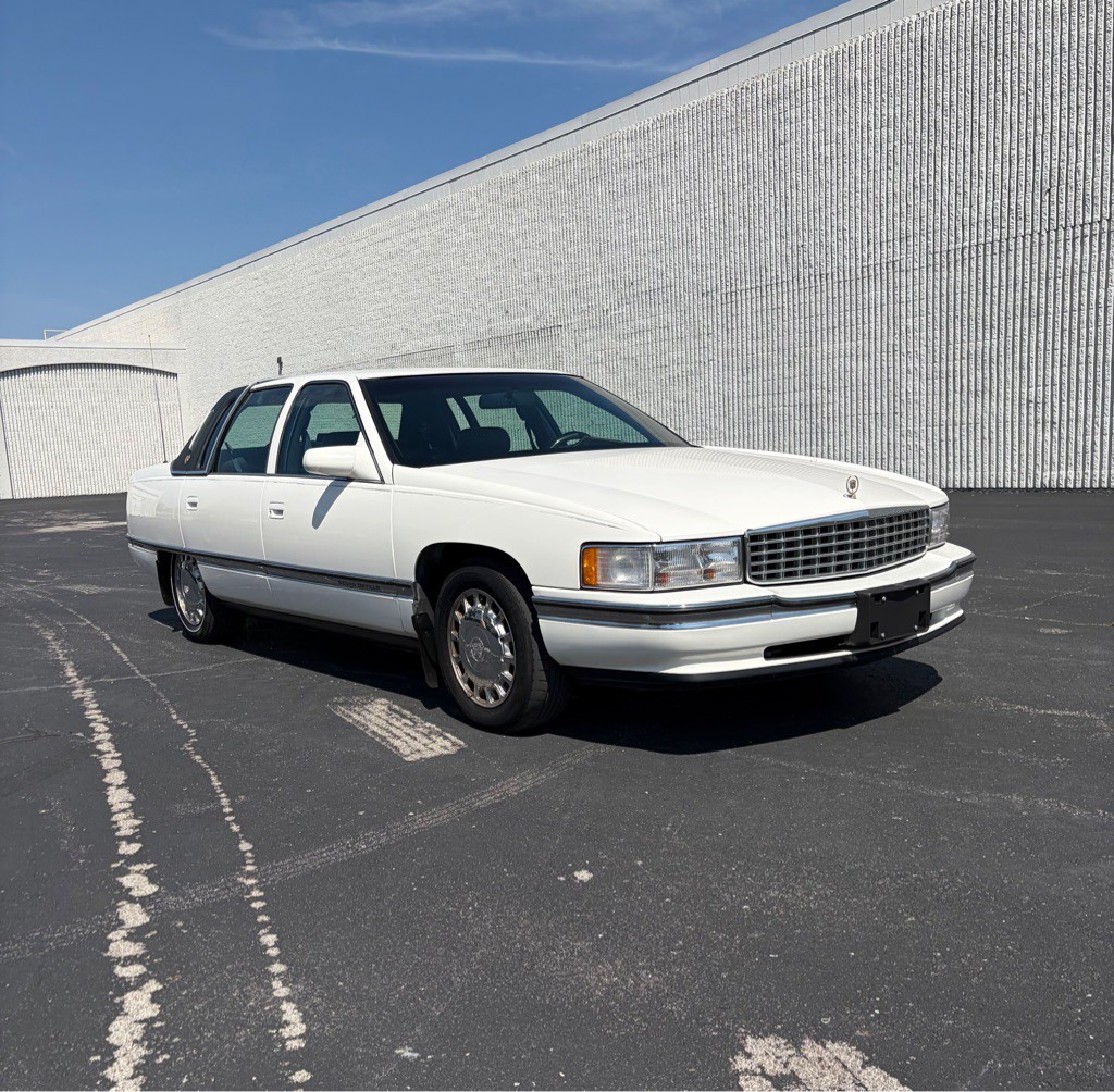 1996 Cadillac DeVille Image 1